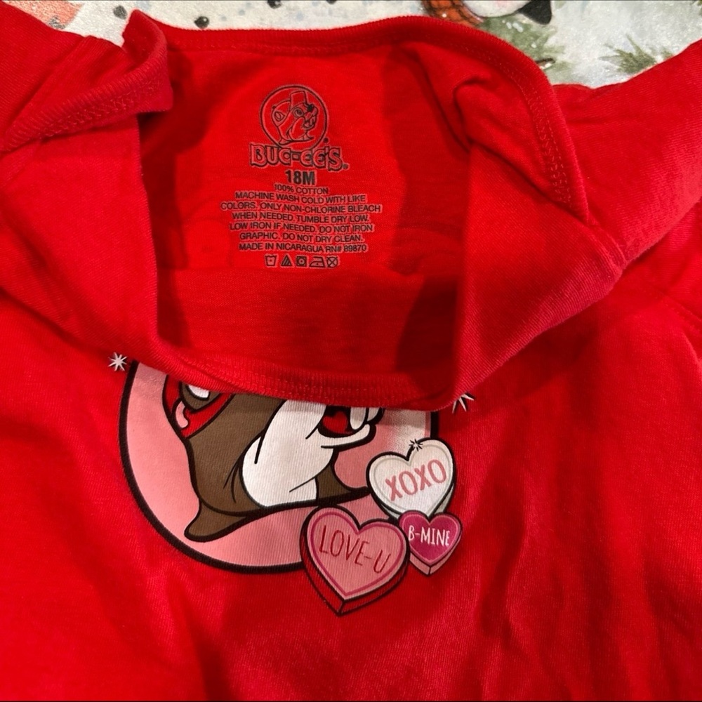 Buc-ee’s 2024 Valentines onesie - Picture 3 of 3